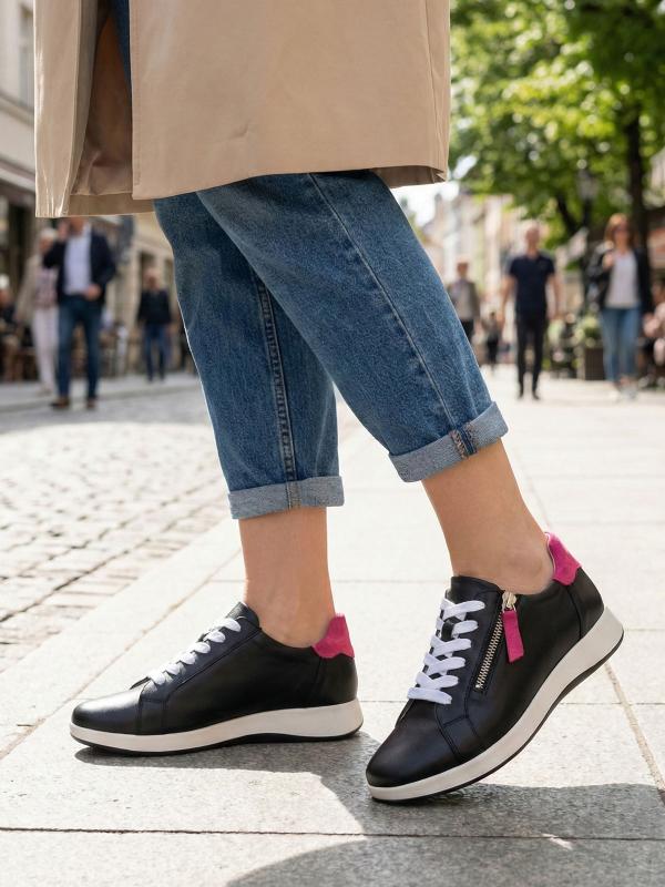 Hakiki Deri Siyah Kadın Sneaker – Pembe Detaylı ve Yan Fermuarlı