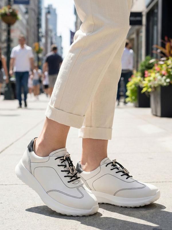 Elastik Bağcıklı ve Metal Detaylı Konfor Kadın Ayakkabısı