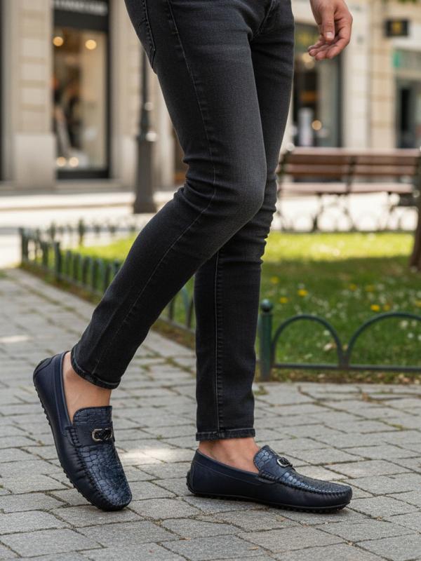 Мужские Мокасины с Крокодиловым Тиснением и Металлическим Аксессуаром