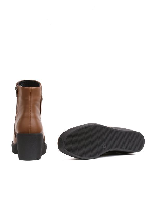 Təbii Dəri Dolğu Dabanlı Qəhvəyi Qadın Botu – Metal Düymə Detallı