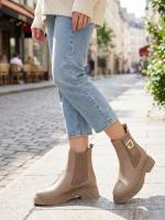 Женские ботинки "Челси" из натуральной кожи цвета визон с золотым аксессуаром